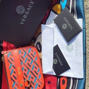 HP 🎉 Full Inclusion Versace La Greca Signature Pouch
